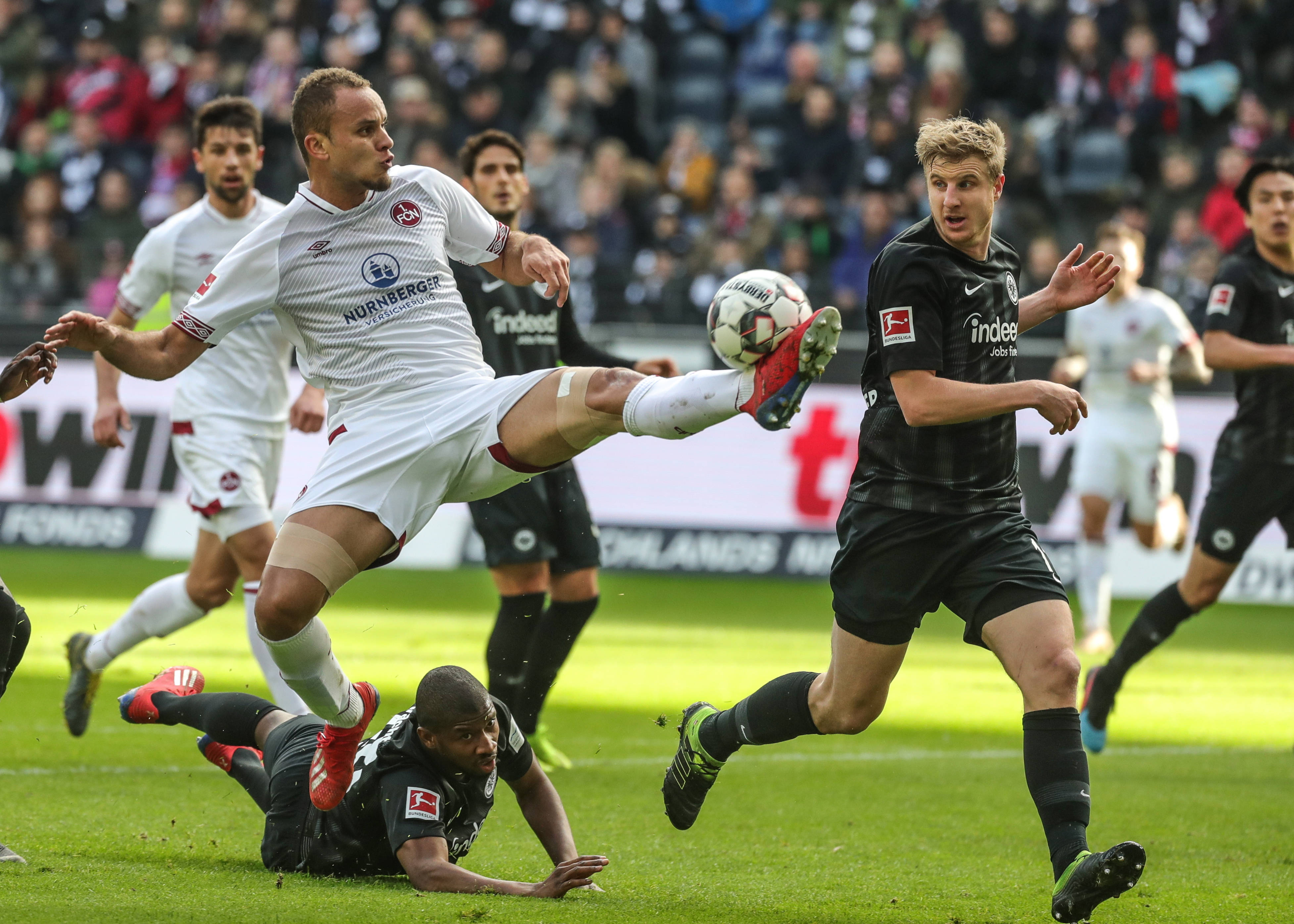 足坛崭露头 足坛崭露头