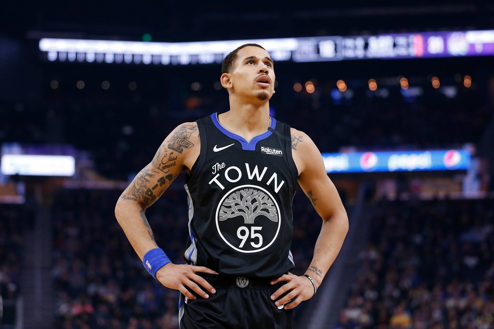 的运动员提 的运动员提