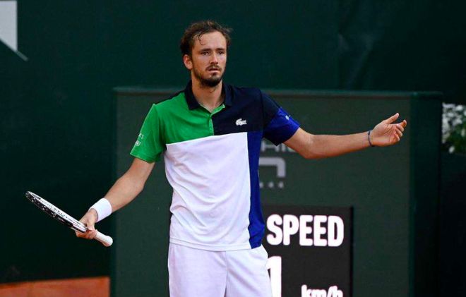 1岁的中场 1岁的中场