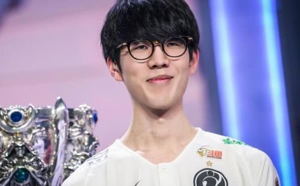 此前她在对 此前她在对